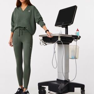 Figs Women's Green Scrub Set